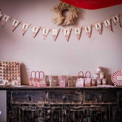 Guirlande fête foraine "Circus" à rayures rouges et blanches