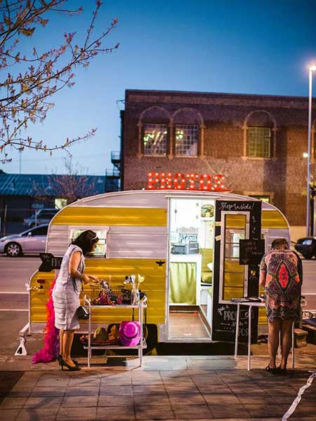 Une caravane vintage photobooth