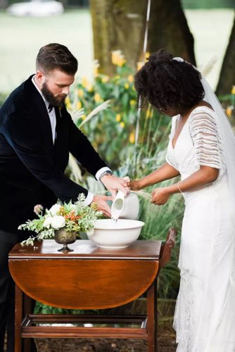 ceremonie-de-lavage-symbolique-des-palmiers