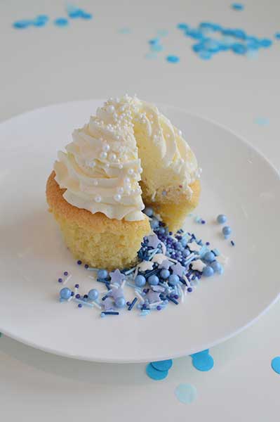 12 gender reveal ou bapteme bleu et dorée