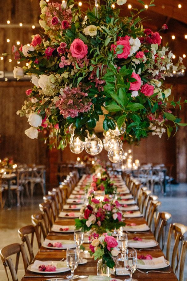 Décoration de mariage fuchsia végétale