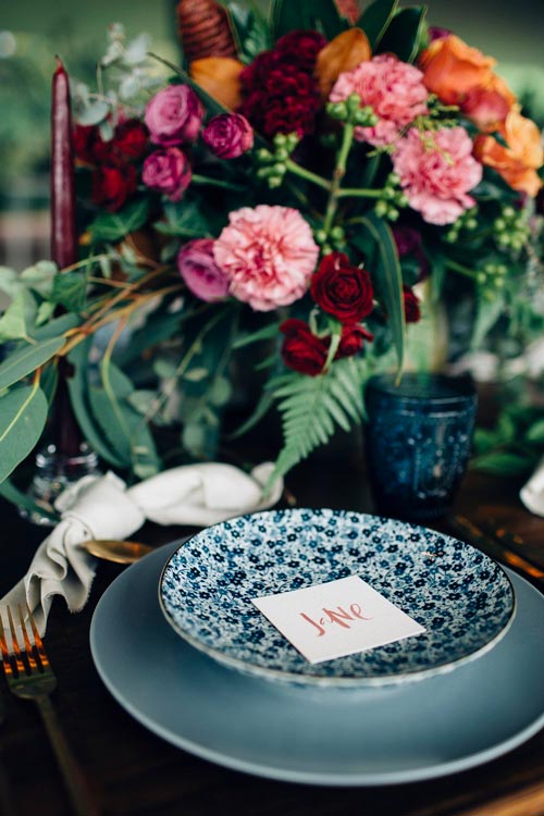 Assiettes en verre or ou argent avec détail dentelle > Mariage Déco Belle  Nuance