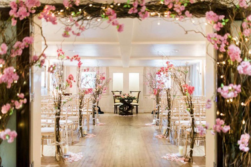 ceremonie elegante decor fleurs de ceririser