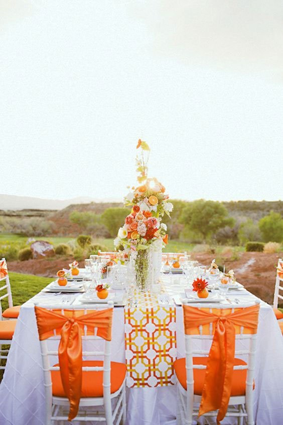 décor ruban de chaises mariage orange