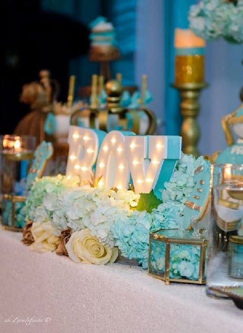 decor-table-lettre-lumineuse
