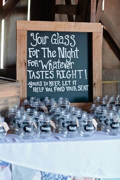 idees-cadeaux-invites-pots-verre-personnalises-stickers-ardoise
