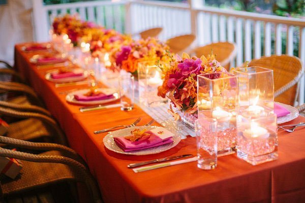 décor table longue mariage tropical