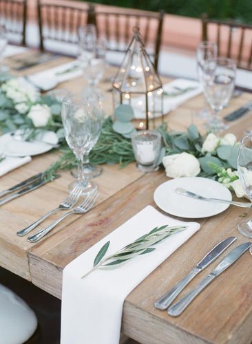 mariage-champetre-deco-de-table-lanternes-guirlandes
