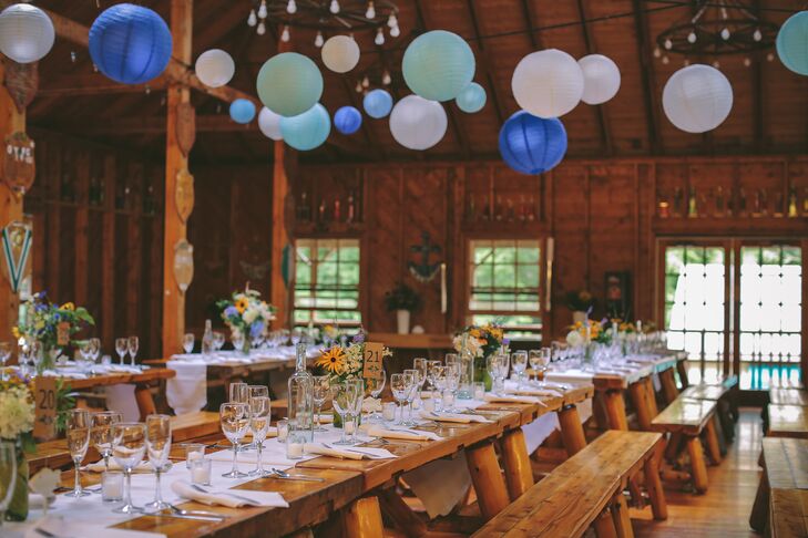 table-mariage-lanterne-multicolor-plafond